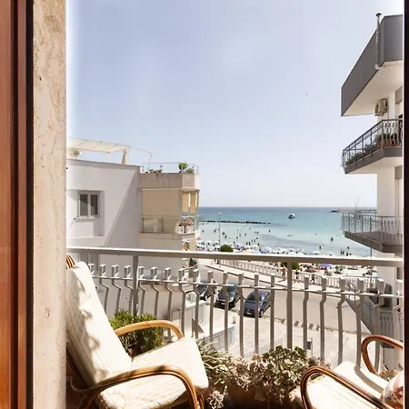 Bella Vista With Seaview Balcony Apartment *
