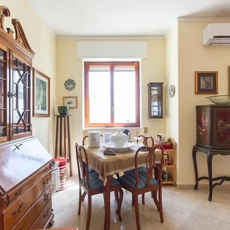 Bella Vista With Seaview Balcony Apartment *